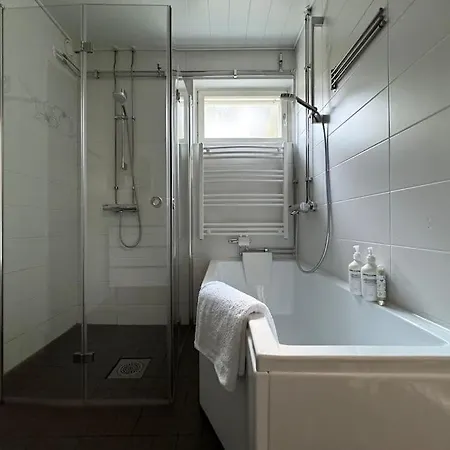 Rauhallinen Ja Tilava Ylimmaen Kerroksen Nelioe Apartament Oulu