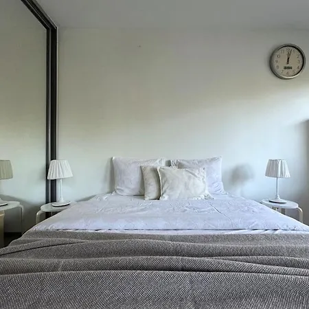 Rauhallinen Ja Tilava Ylimmaen Kerroksen Nelioe Apartment Oulu